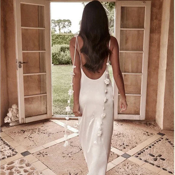 Meshki Elenora Backless White Dress - Picture 1 of 8